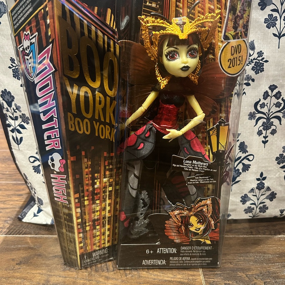 Monster High Boo York Doll  Luna mothews- Red and Black